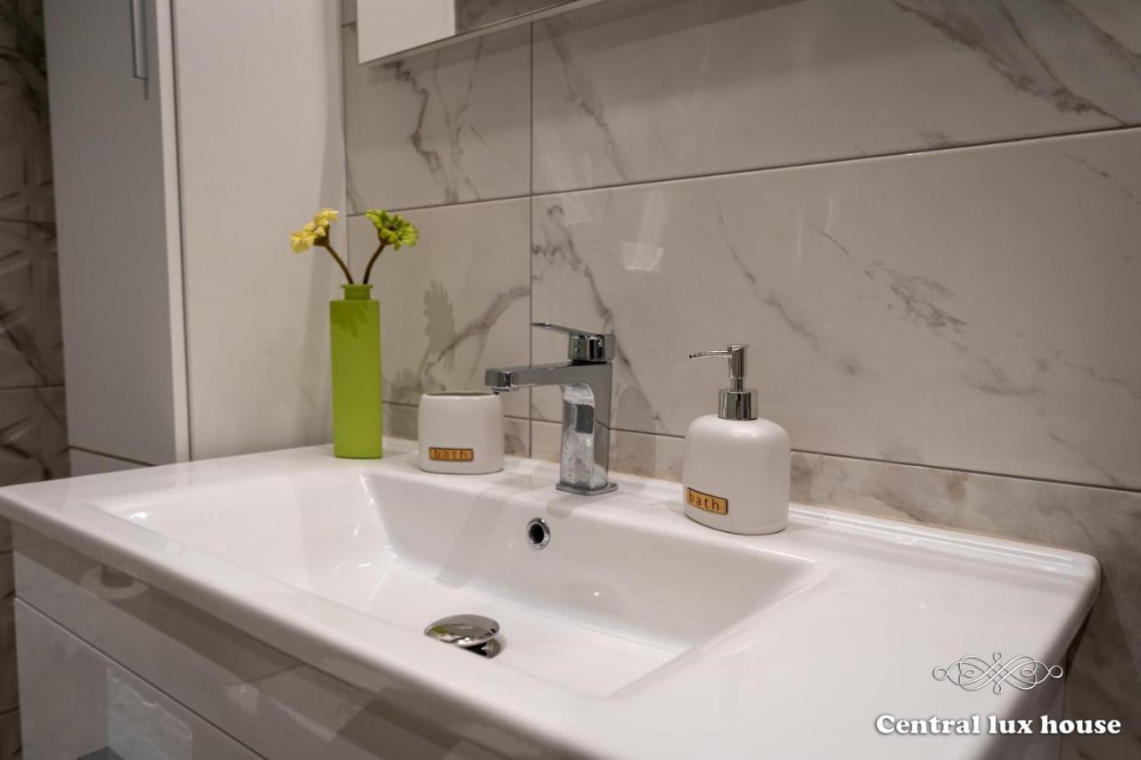 Central Lux House กาลามาตา ภายนอก รูปภาพ